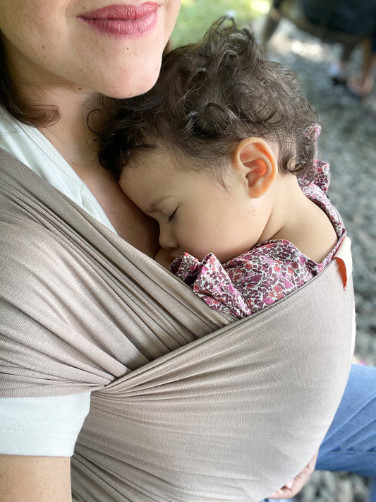 Mendekap Si Kecil Penuh Cinta dengan Mikhadou Stretchy Wrap