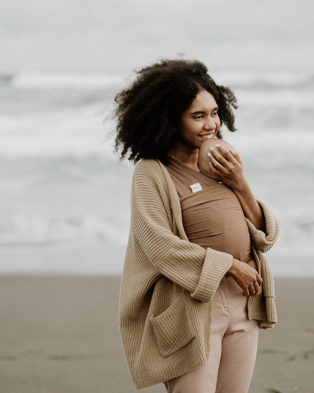 Kenalan dengan beragam gendongan dari Mikhadou. Chic, safe, comfortable!