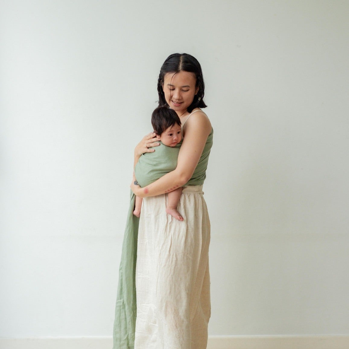 Ring Sling Linen Matcha - Gendongan Bayi